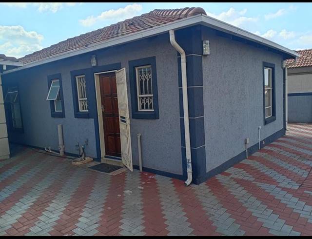 3 BEDROOM HOUSE FOR SALE IN THE ORCHARDS